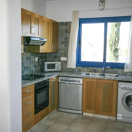 In Sleeps 6 Includes Swimming Pool And Air Con *